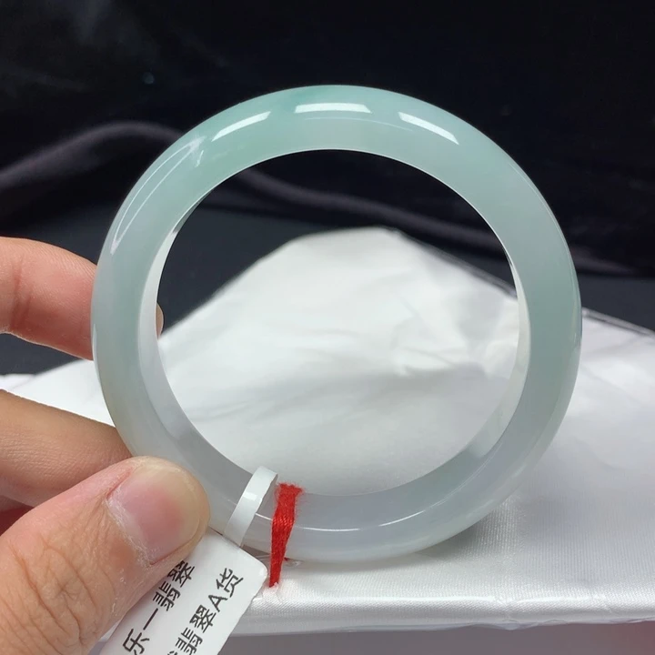 翡翠手镯（圆镯）未镶嵌54.8
