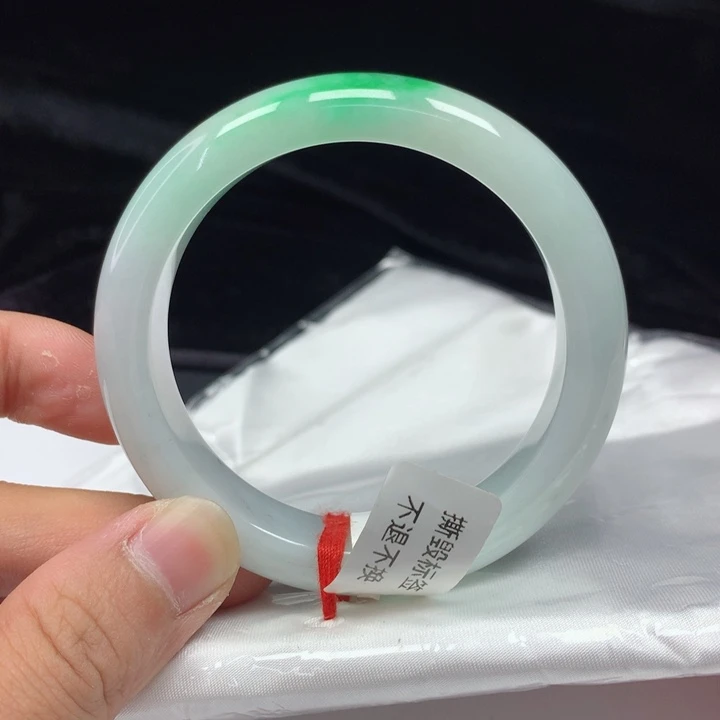 翡翠手镯（圆镯）未镶嵌53.7