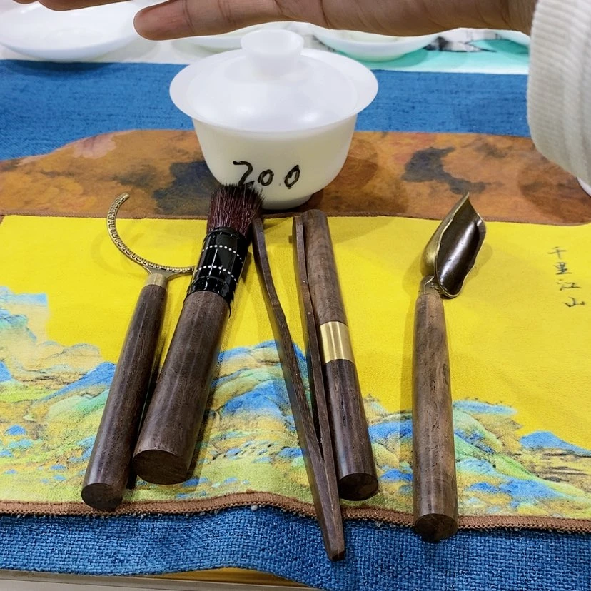 【闪购商品】a遇***己2 个盖碗 2 条茶巾 五君子1 把