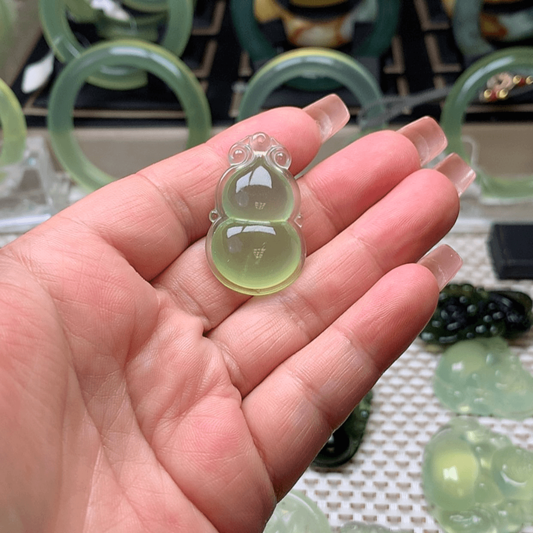 【闪购商品】蛇纹石玉挂坠未镶嵌