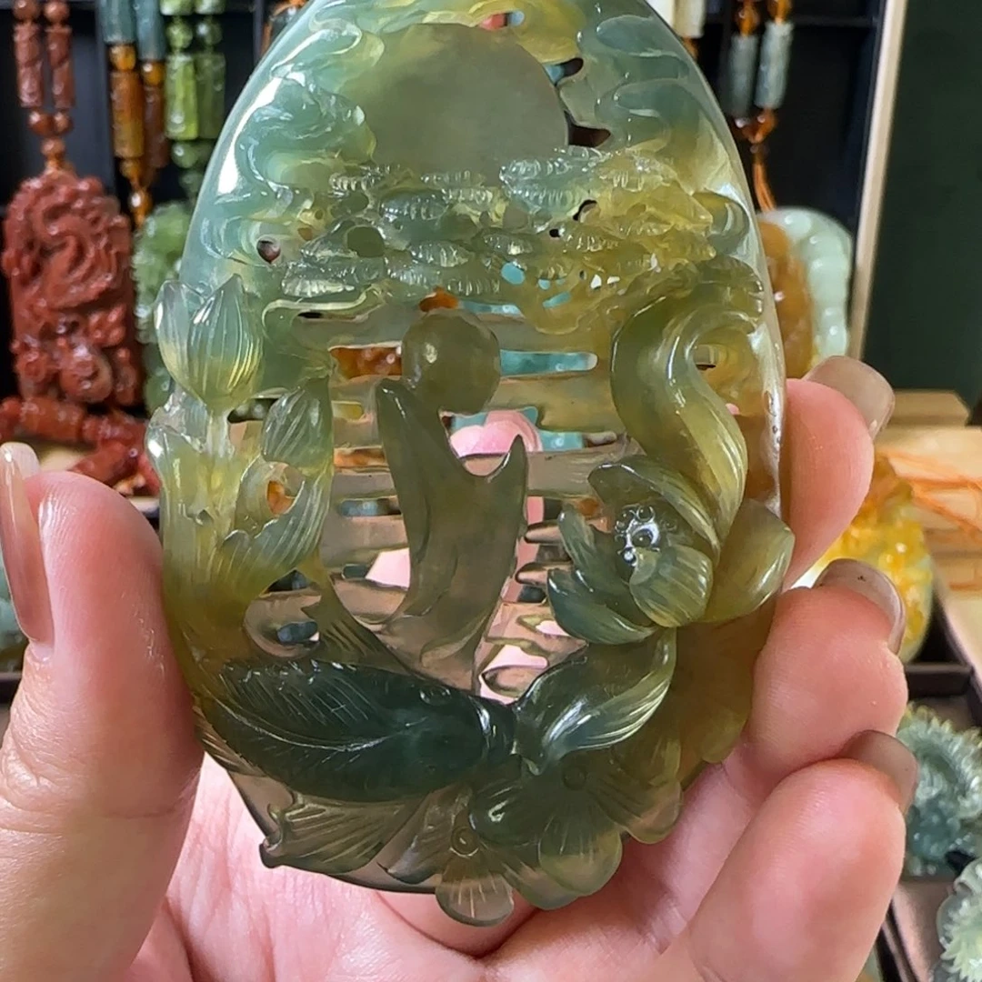 蛇纹石玉颈饰合金