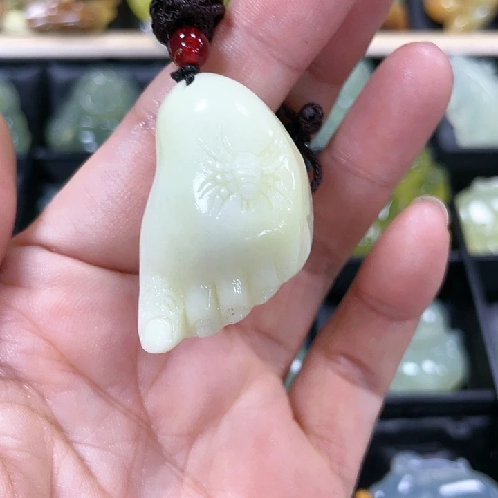 蛇纹石玉颈饰合金