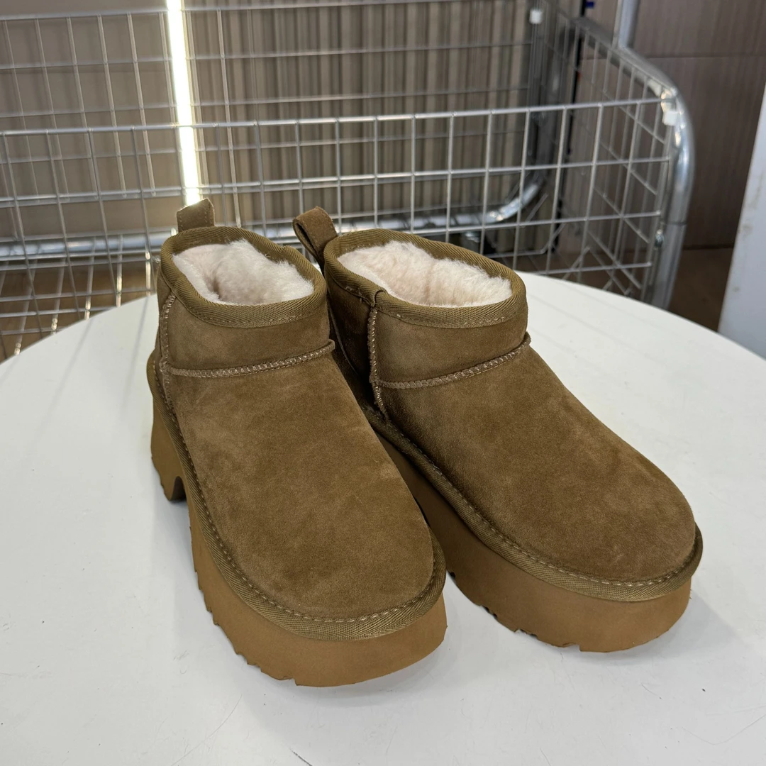 2024秋冬新品雪地靴复古时尚潮流短靴