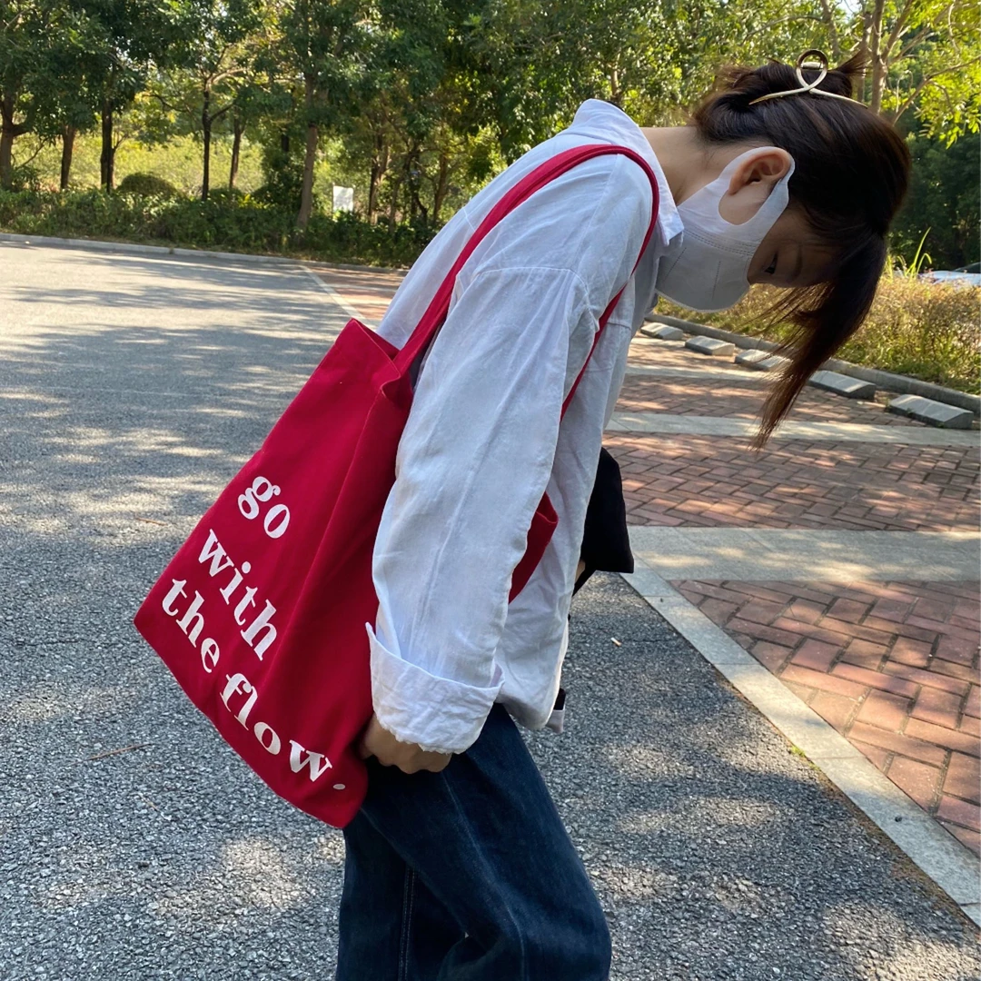 韩版ins日系红色质感帆布单肩包简约字母流行精致布袋学生包百搭