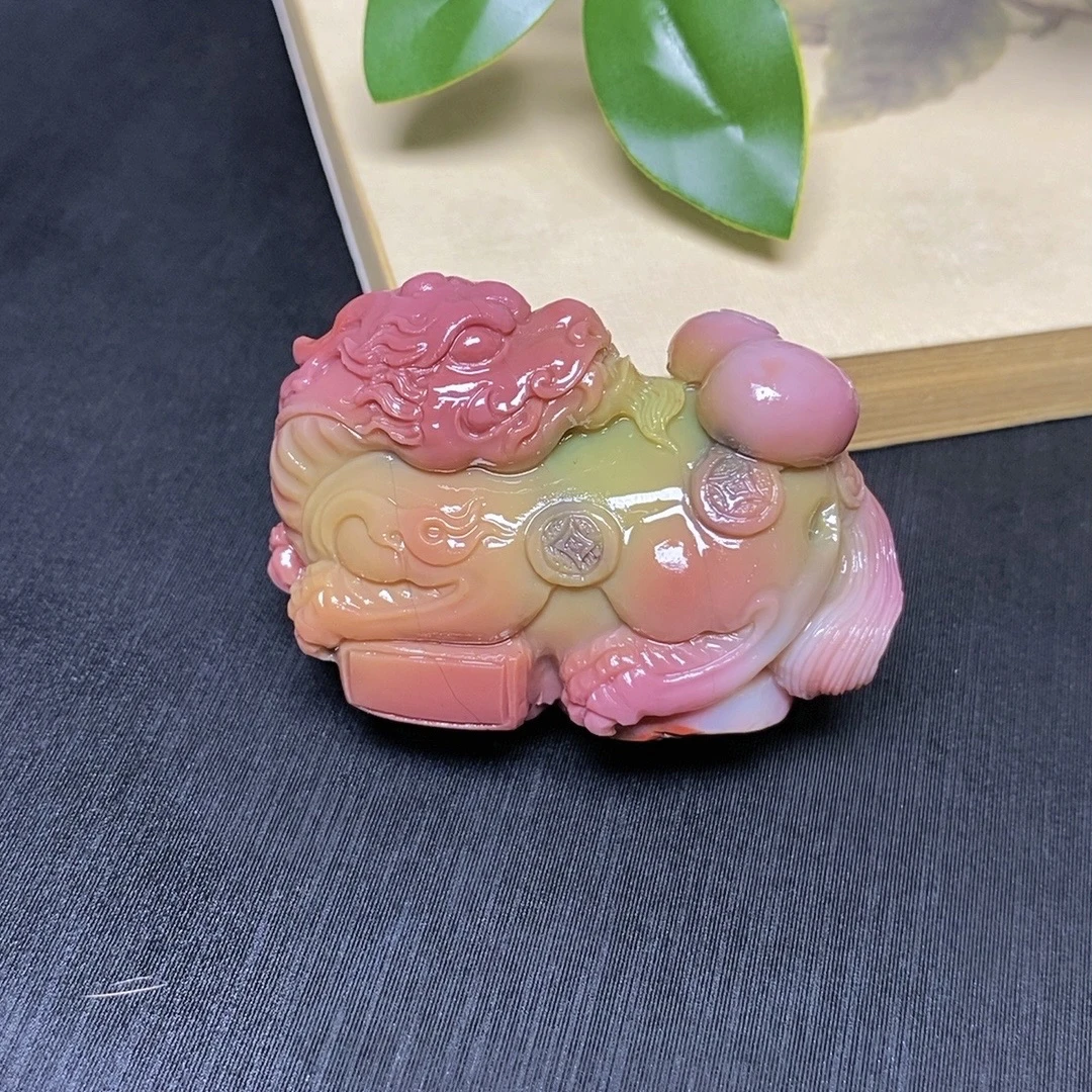 天然七彩盐源玛瑙苏工大师雕刻貔貅雕刻件吊坠挂件手持车挂摆件款