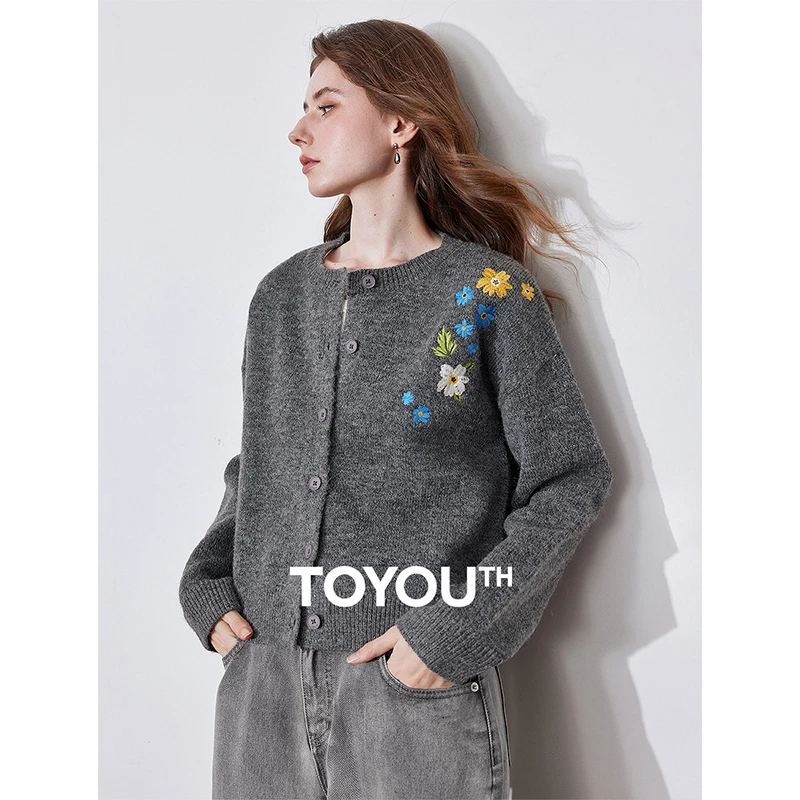 初语花灰色毛衣开衫女2025春季新款时尚花朵绣花保暖针织衫小外套