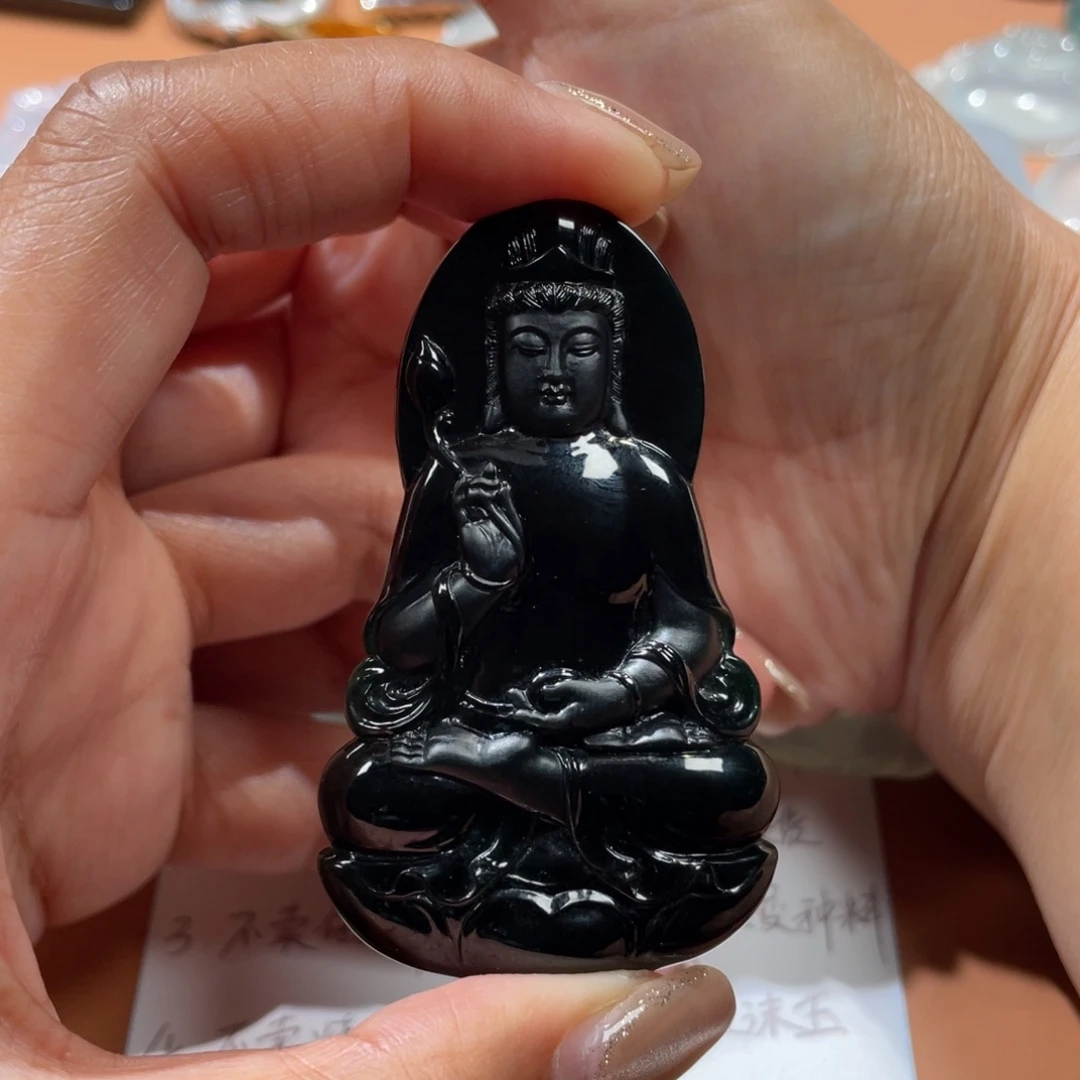 翡翠颈饰未镶嵌黑****?天然