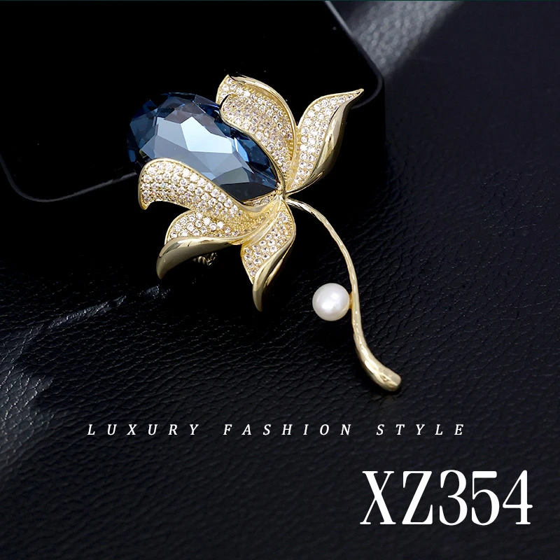 铜合金合成锆石胸针 高档轻奢百搭简约大气花朵胸针搭西装女XZ354
