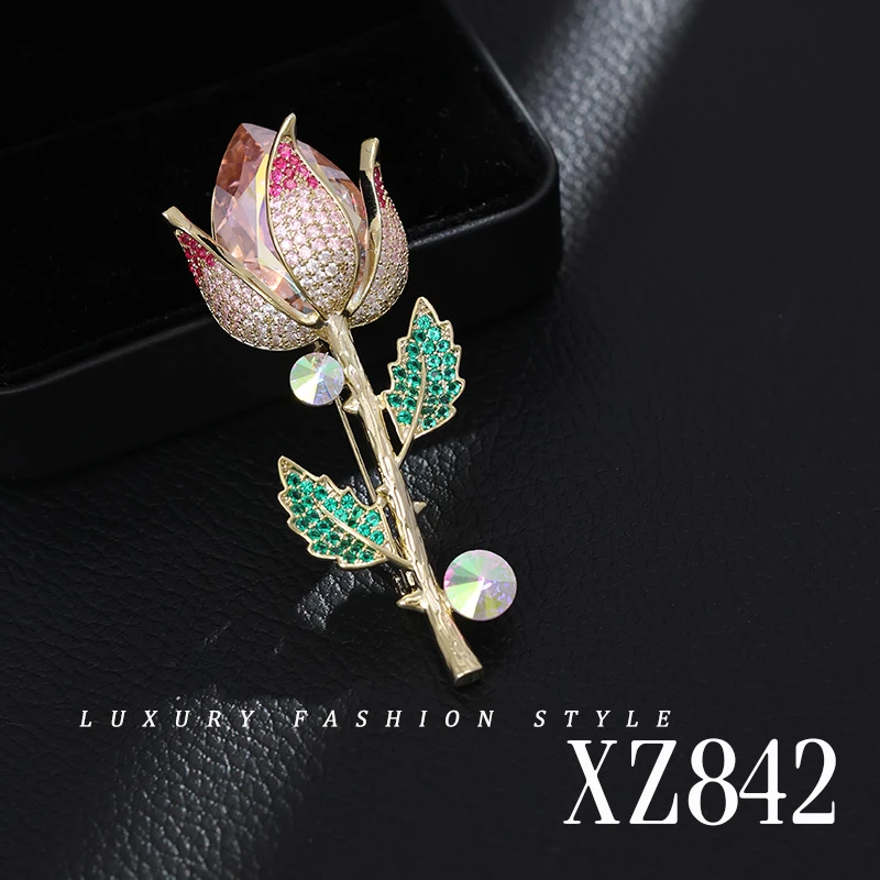 铜合金合成锆石胸针 高档轻奢百搭优雅郁金香胸针搭西装大衣XZ842