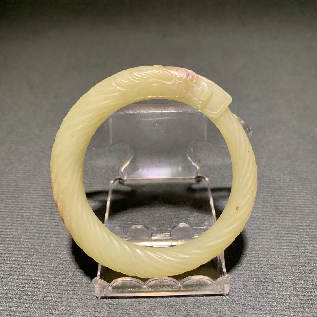 和田玉 汉绞丝咬尾龙