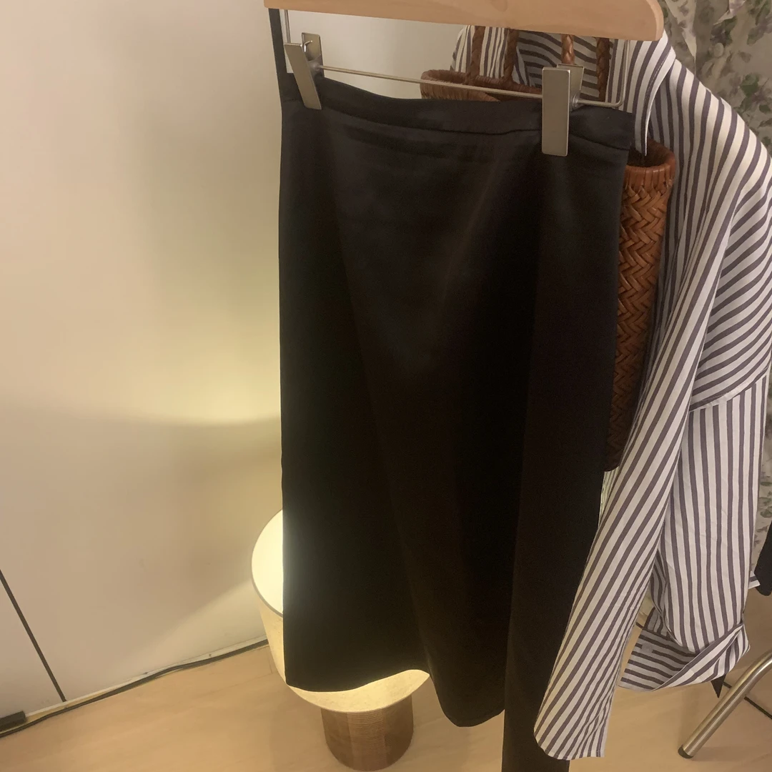 陆一口高级定制缎面黑色中长半身裙伞裙