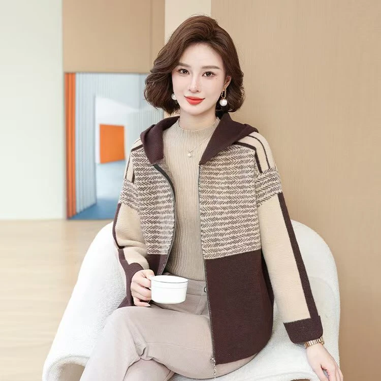 2024新款妈妈秋冬连帽外套中老年女装秋冬洋气针织外套62817