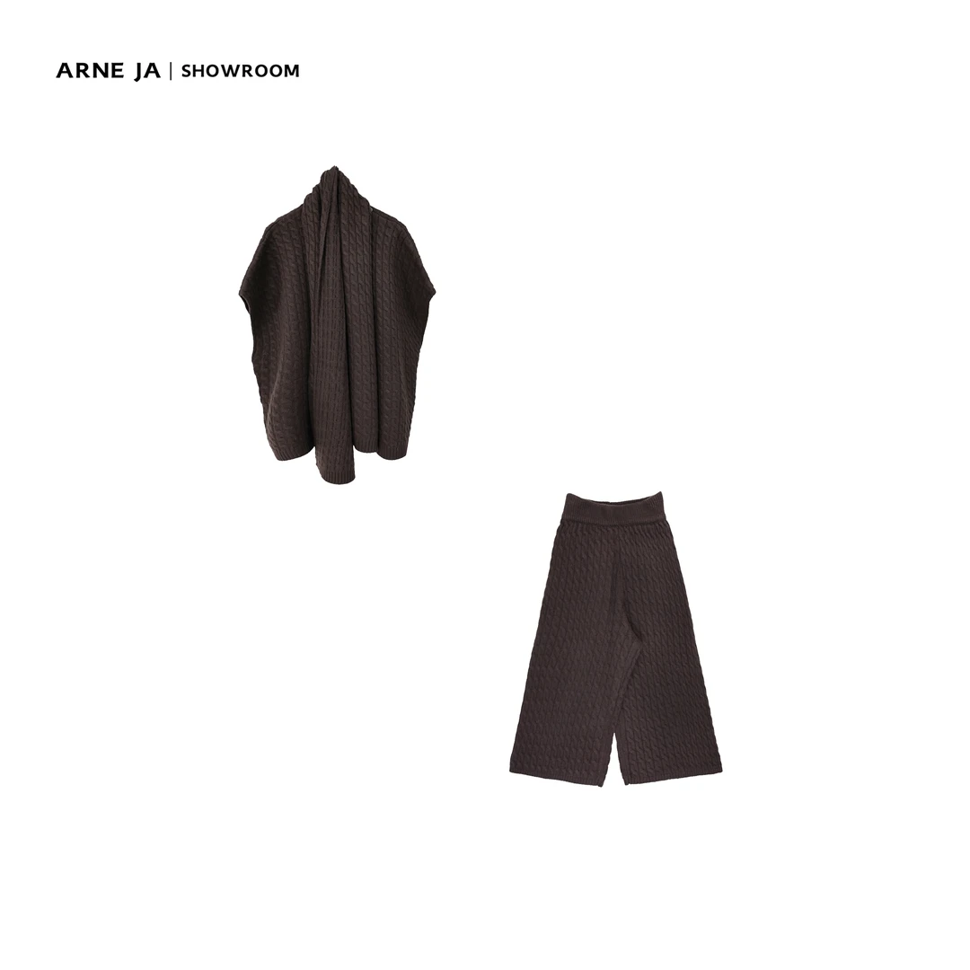 ARNE JA｜“法式衣橱”周末印象复古绞花针织围脖上衣七分裤套装