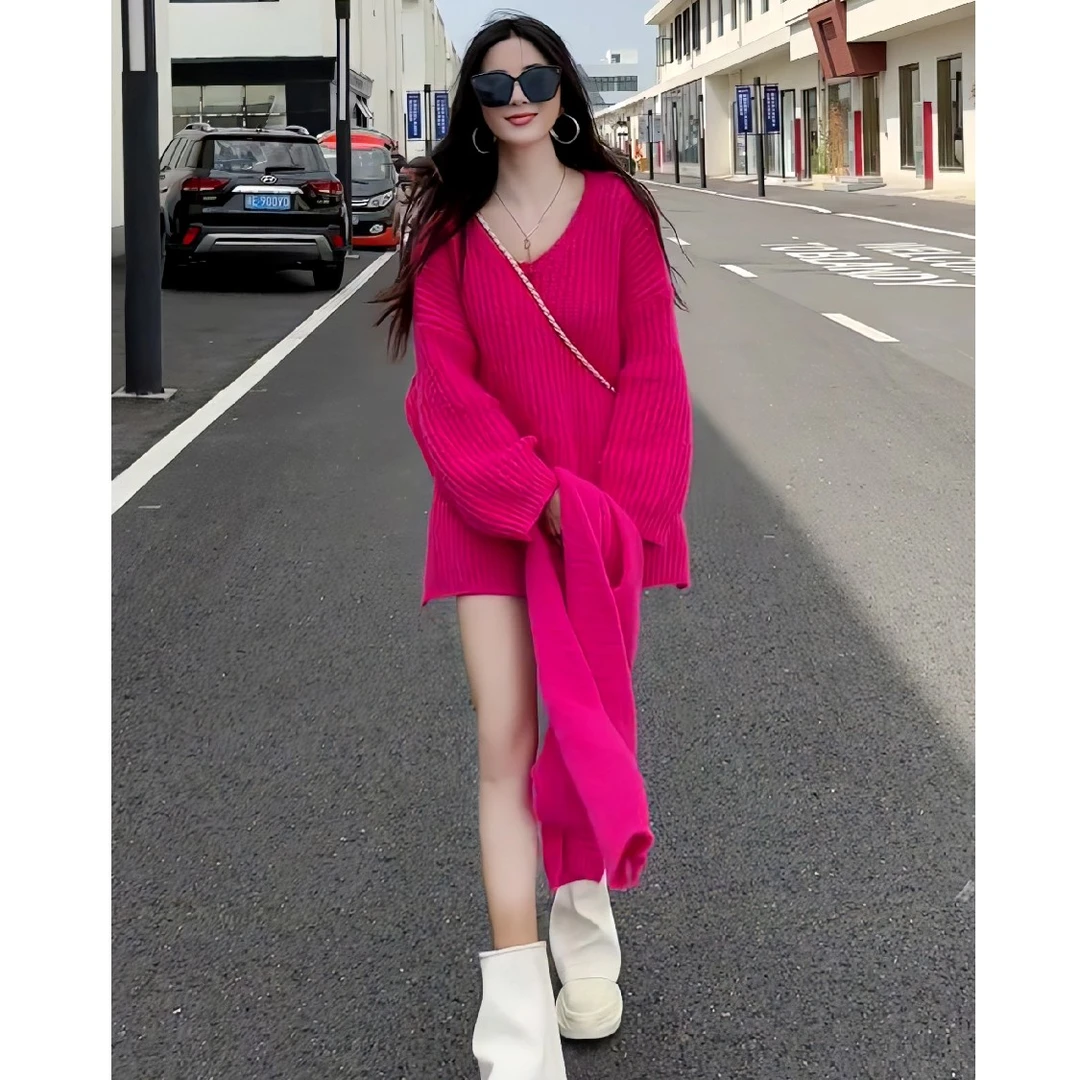 日系慵懒风玫红色围巾V领针织衫女秋冬季宽松中长款软糯毛衣上衣