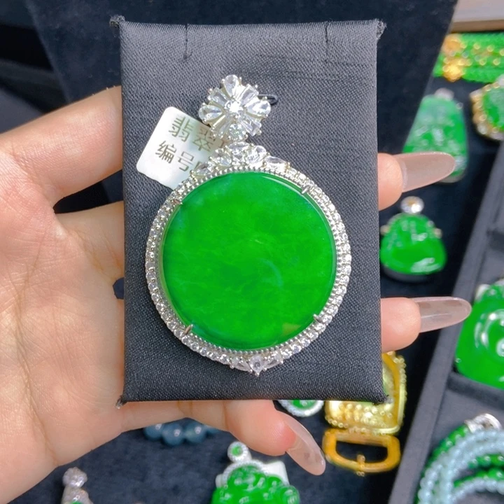 翡翠吊坠(不含链)未镶嵌是***啊