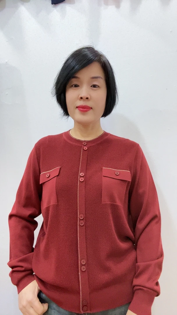 新款中老年妈妈装圆领针织上衣纯色宽松打底小衫百搭