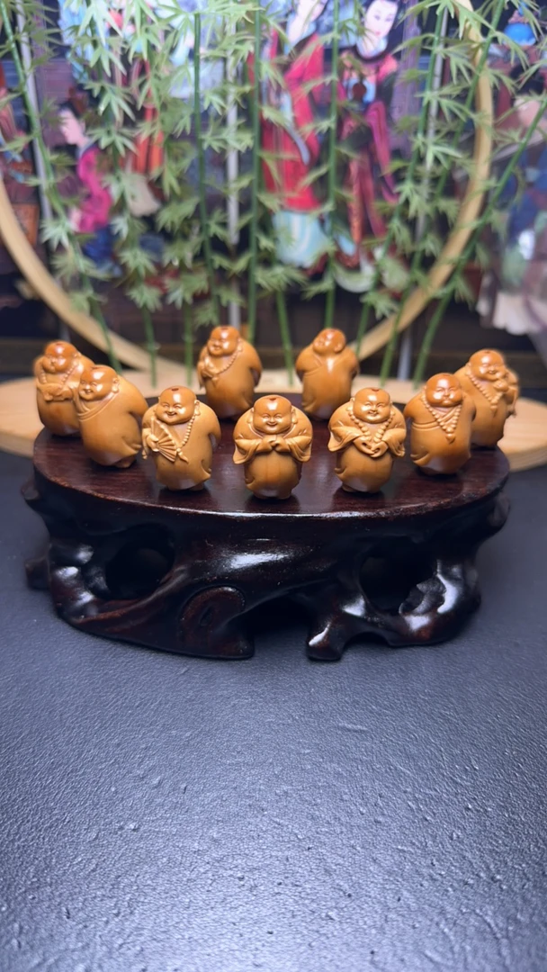 橄榄核雕刻站立就小佛