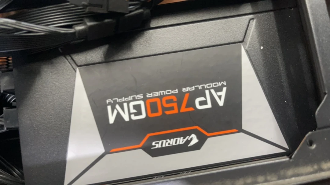 9新 Gigabyte/技嘉 技嘉金雕AP750GM额定750w金牌全模电源 不包邮