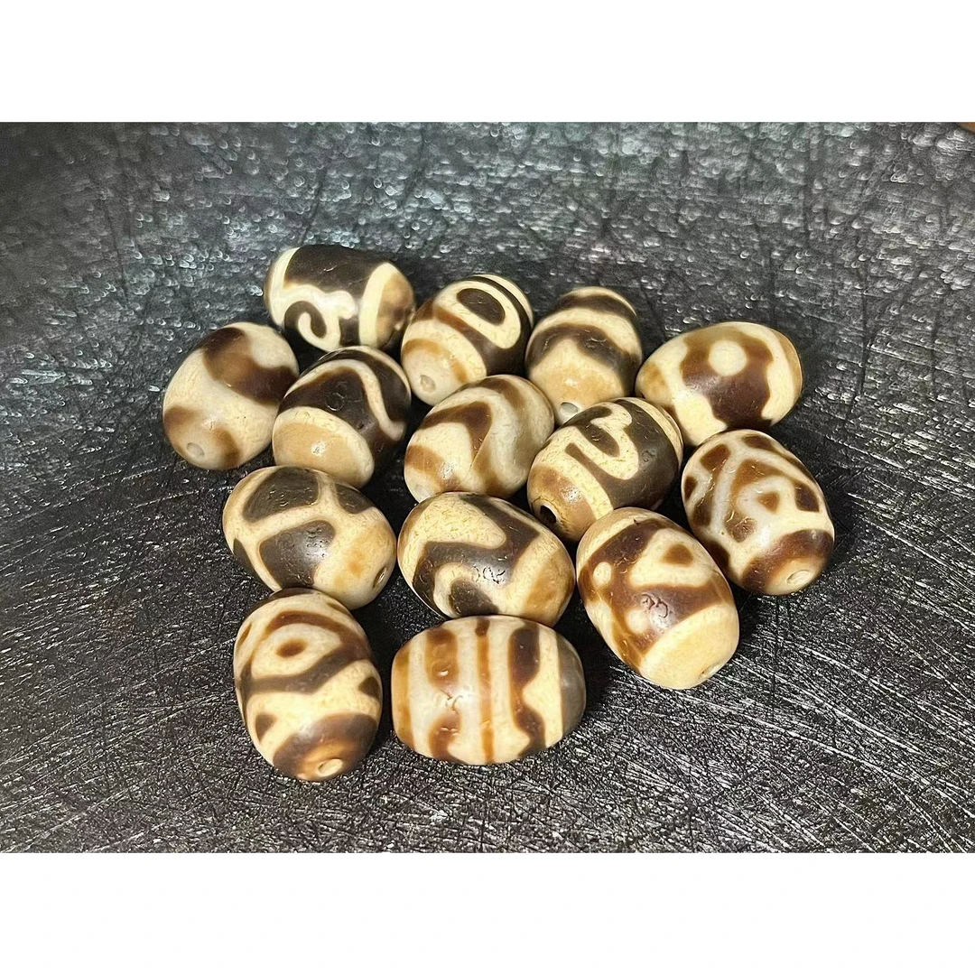 台珠新手入门达落玛瑙珠有瑕，慎拍，灯光原因颜色和图片略有区别