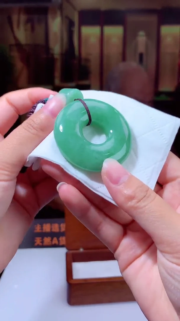 【闪购商品】定制翡翠未镶嵌天然A货翡翠挂件（拍一发一）