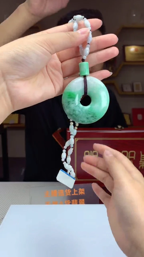 【闪购商品】定制翡翠未镶嵌天然A货翡翠挂件（拍一发一）