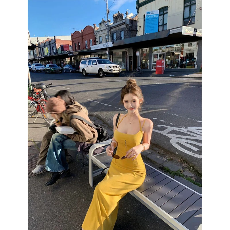 2025夏季新款纯欲性感辣妹高级感露背吊带连衣裙修身显瘦包臀长裙