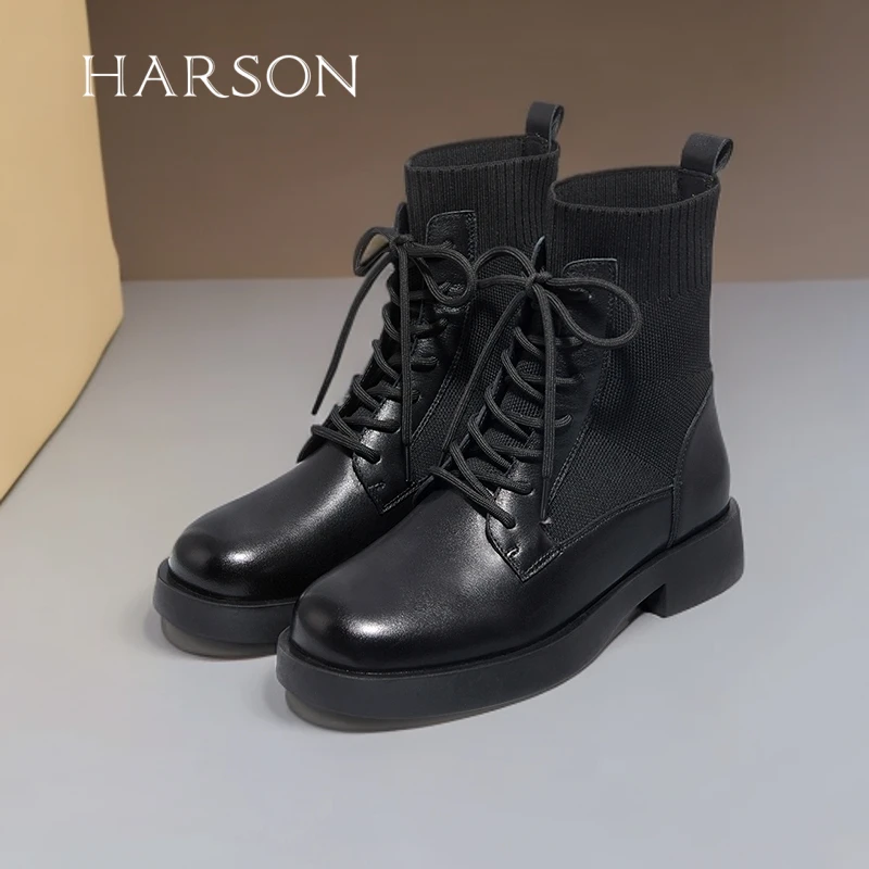 哈森秋冬新款百搭复古英伦风靴子真皮圆头厚底马丁靴女HA222505