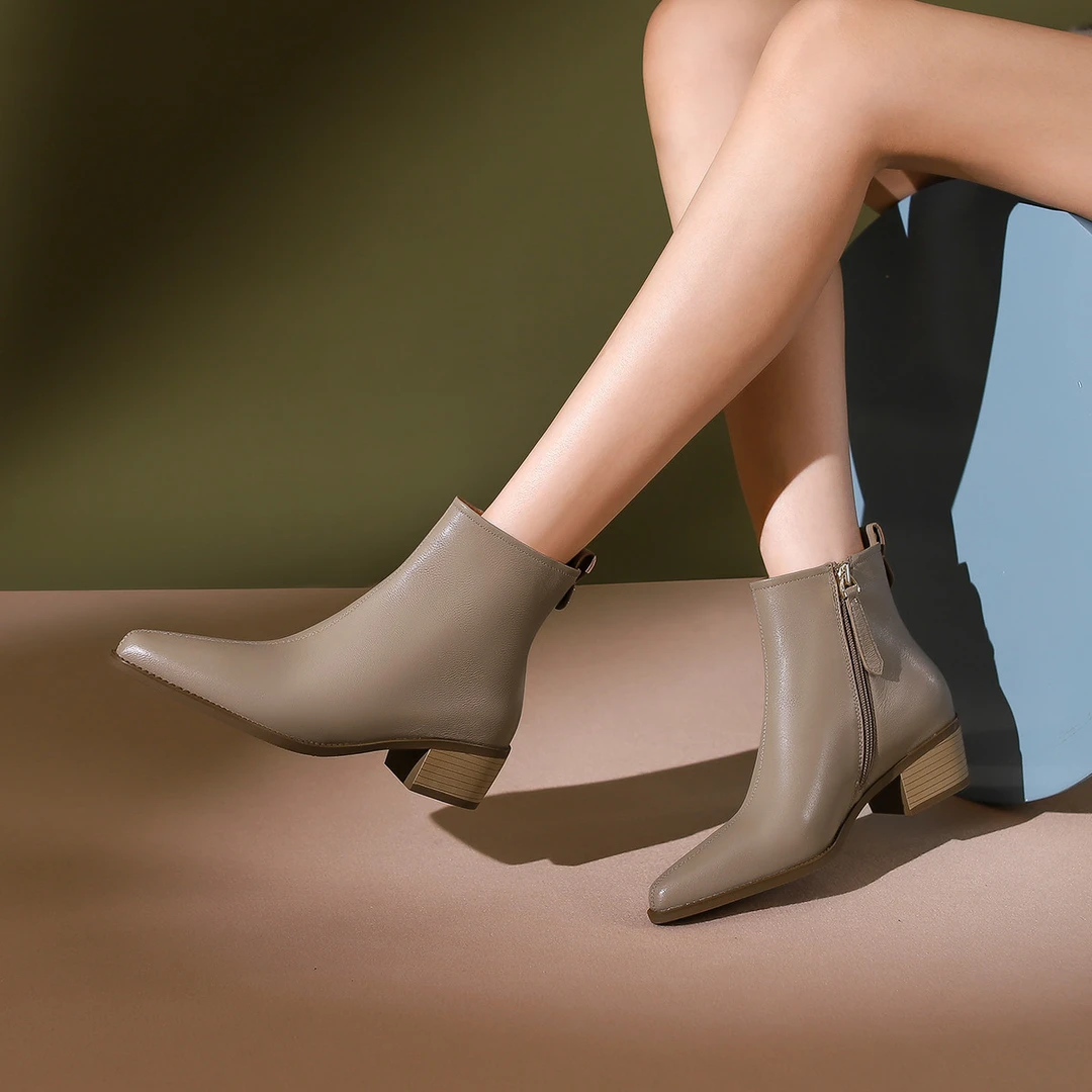 【专柜同款】冬季粗跟百搭真皮时装靴通勤甜酷皮女短靴HA237601