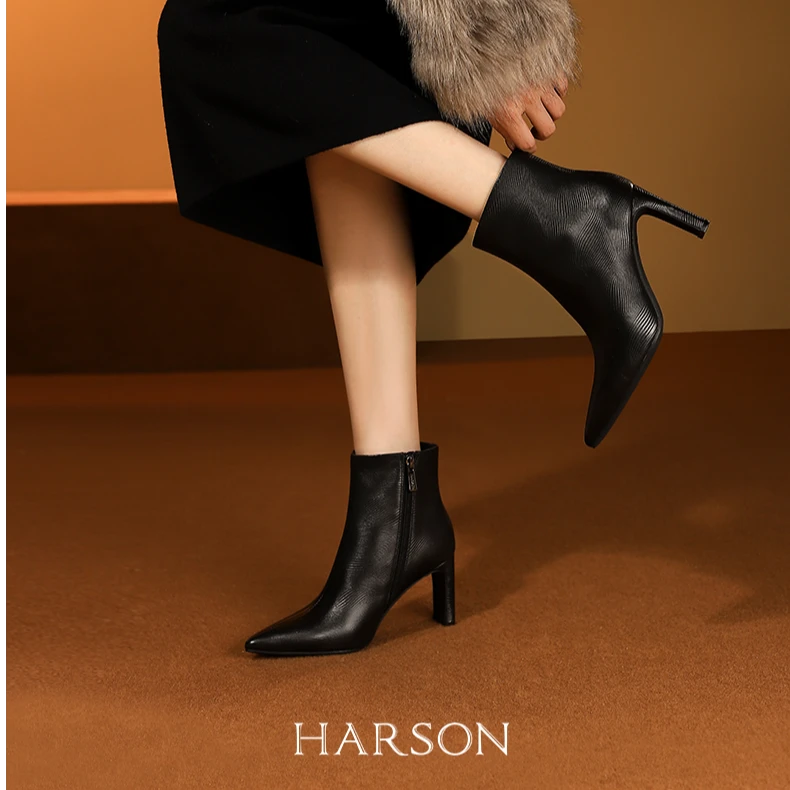 哈森羊皮革高跟女靴2025冬季新款气质尖头时装短靴瘦瘦靴HA246021