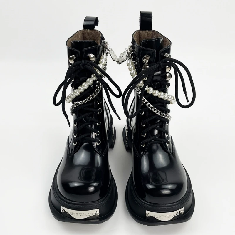 英伦风百搭圆头时尚马丁靴女秋冬新款加绒小众金属机车靴黑色短靴