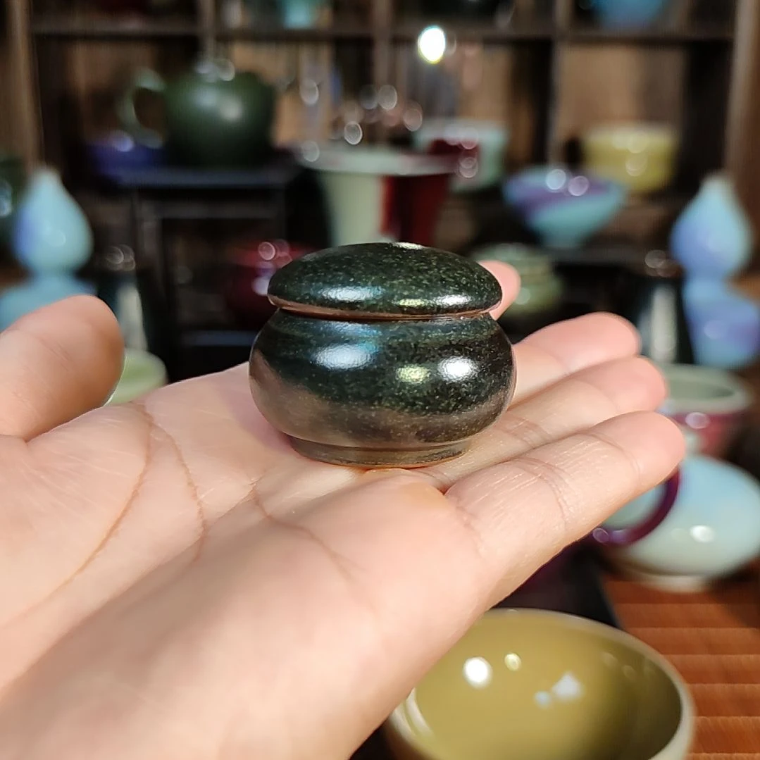 ………………钧窑瓷器香粉盒