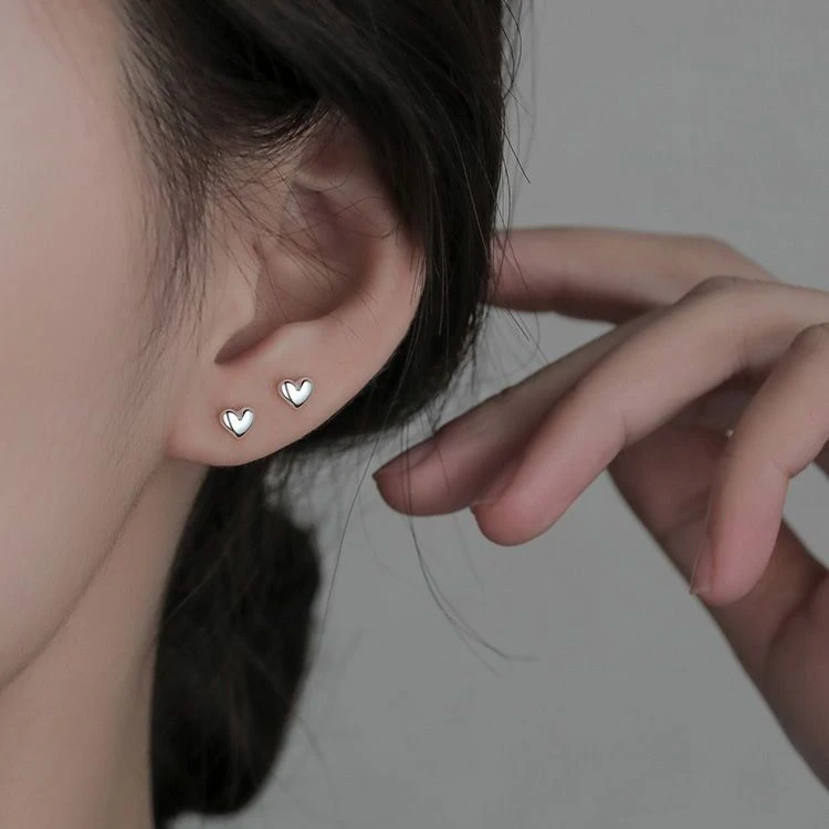 合金耳饰 2024年极简日常耳钉女迷你小爱心新款潮小众耳环耳饰女