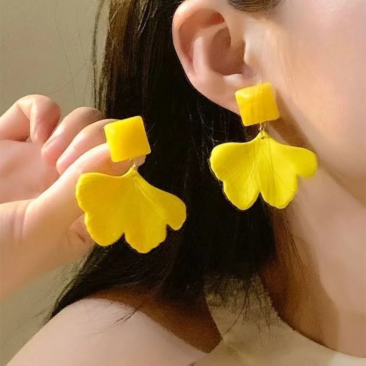 合金耳饰 黄色水滴秋冬耳钉简约精致耳环高级感设计复古港风耳饰