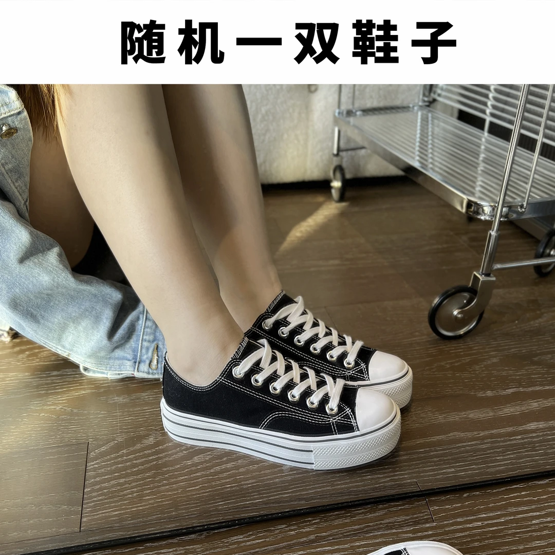 行走的小黄鸡--随机一双鞋子