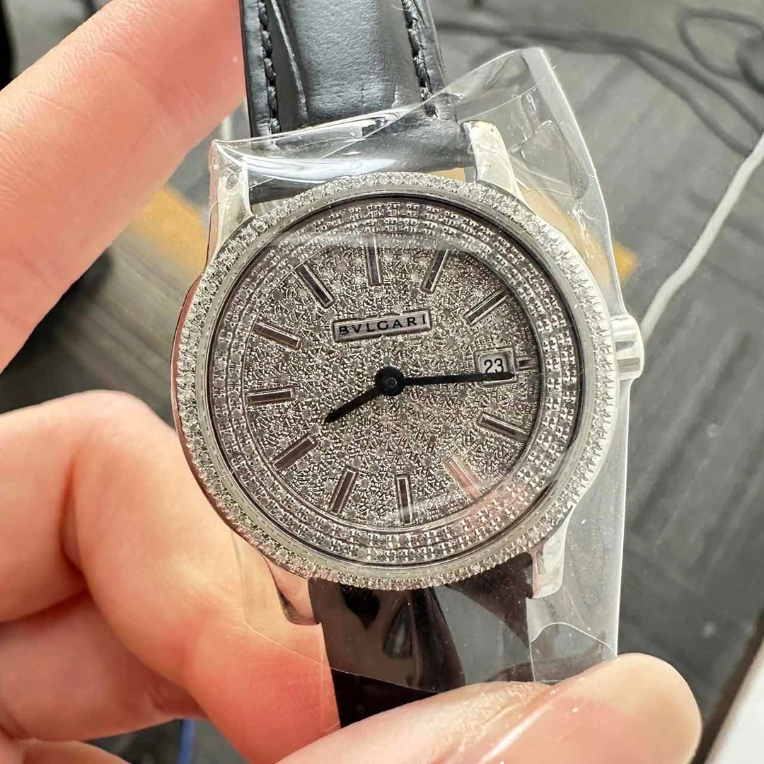 99新 BVLGARI/宝格丽 表展/29mm精钢石英腕表/满天星/WHT012598