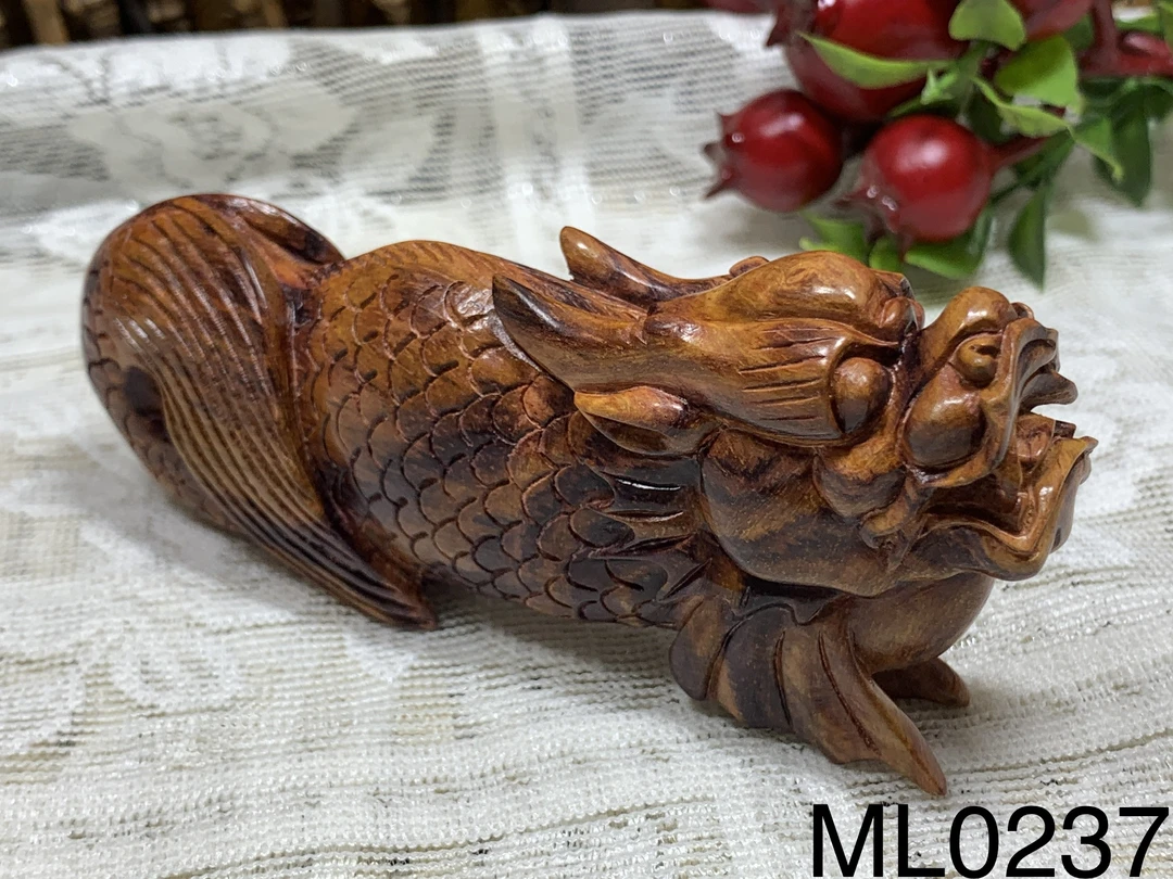 ML0237越南黄花梨鱼化龙雕刻件，长宽高约10.6/2.0/4.6净重45克