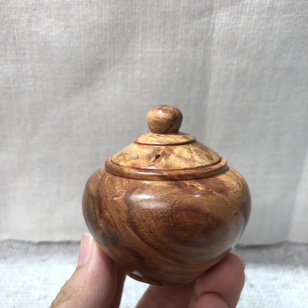 ml0267越南黄花梨品香罐，高度直径约5.4/5.5cm，46.8g