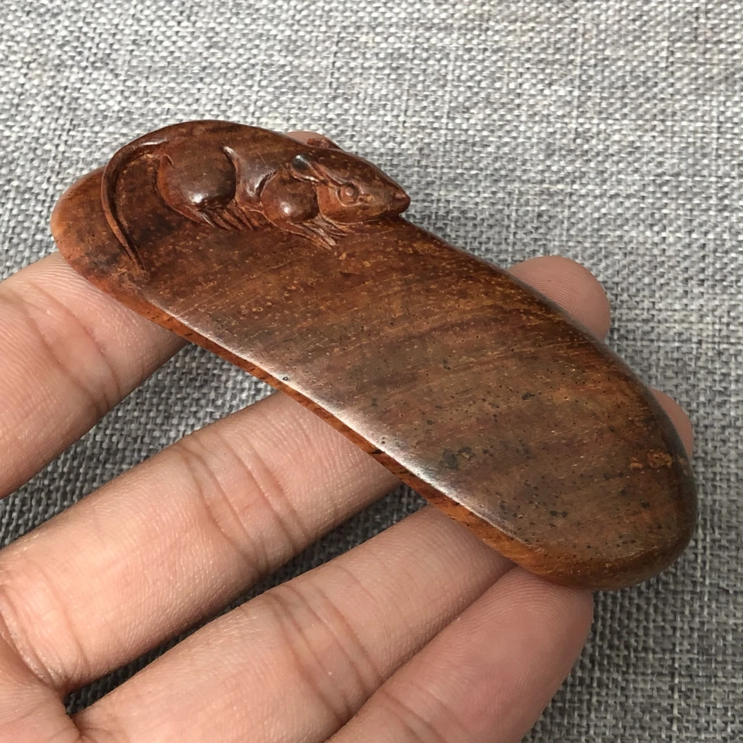zb0202越南黄花梨老鼠原木，长宽高：7.4/2.6/1.1cm，12g