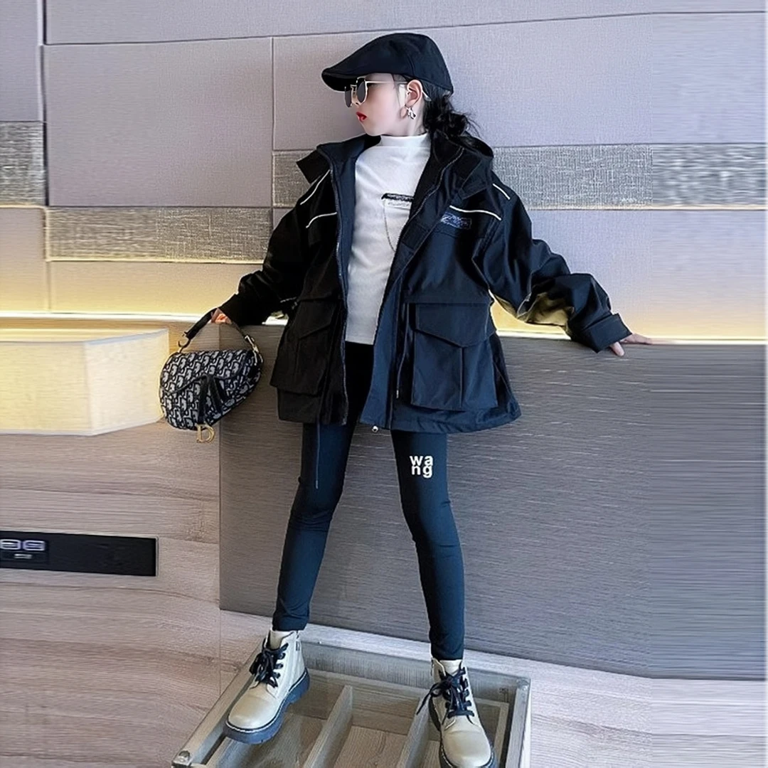 女童冲锋衣外套秋装2025新款洋气儿童春秋款小女孩运动连帽上衣潮