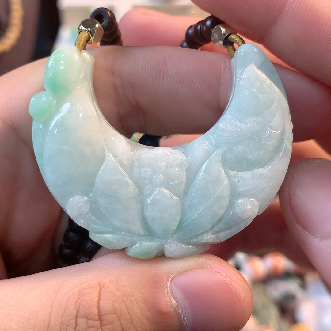 翡翠颈饰未镶嵌桃***我