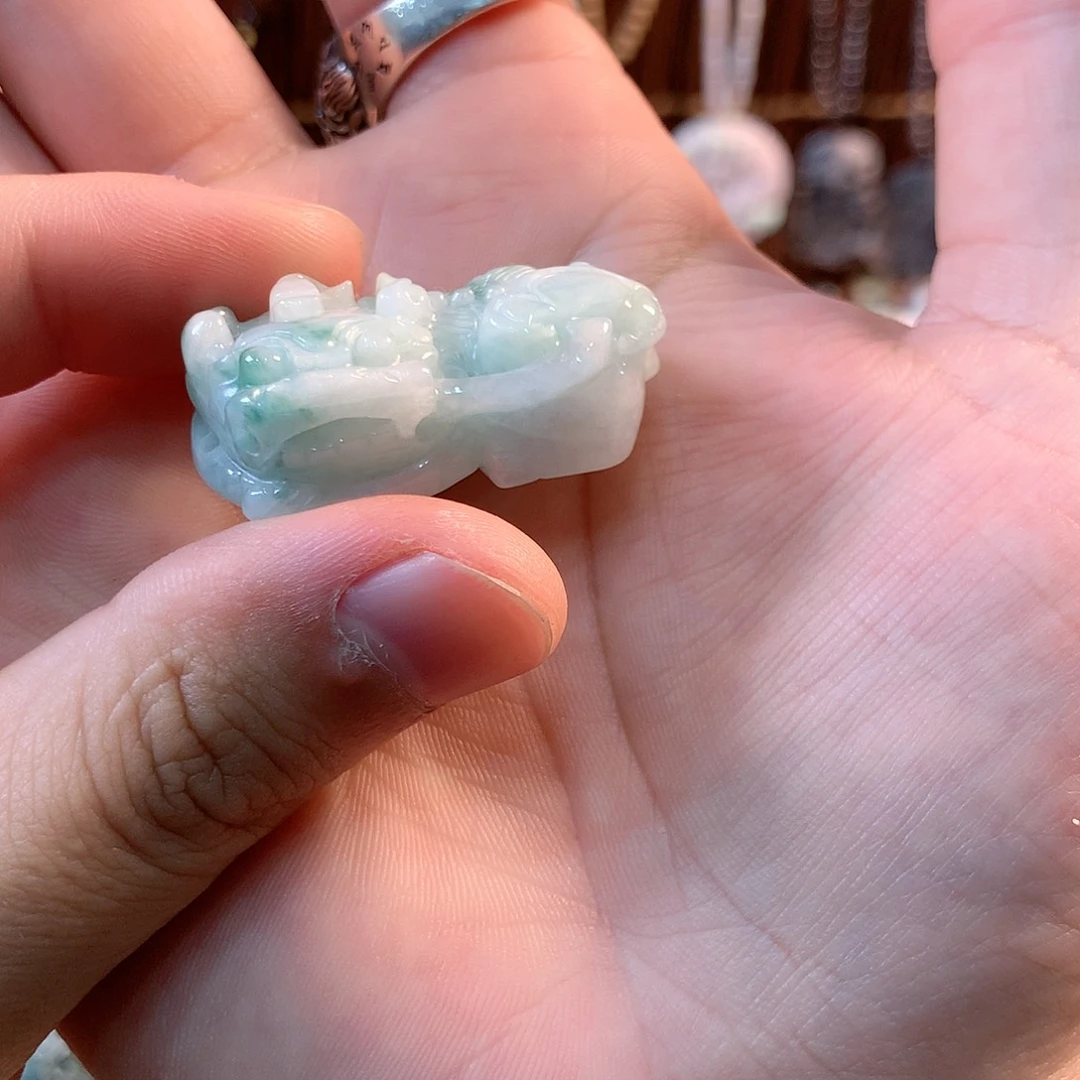 翡翠颈饰未镶嵌裸