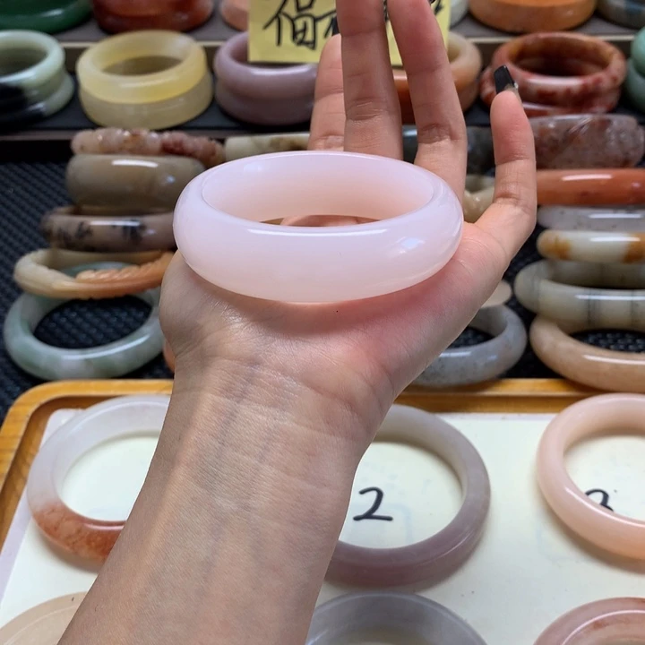 石英质玉手镯未镶嵌