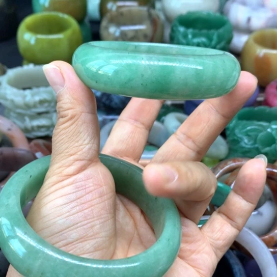 石英岩玉手镯未镶嵌