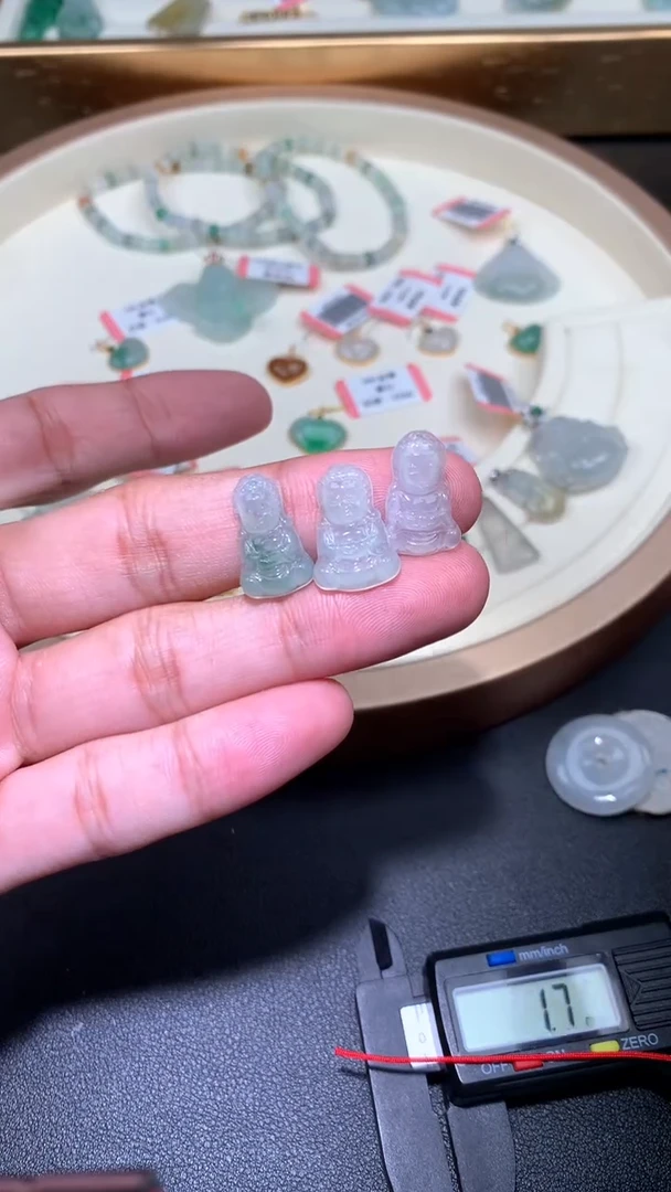 【闪购商品】翡翠颈饰未镶嵌宝宝佛【多样性发之一】