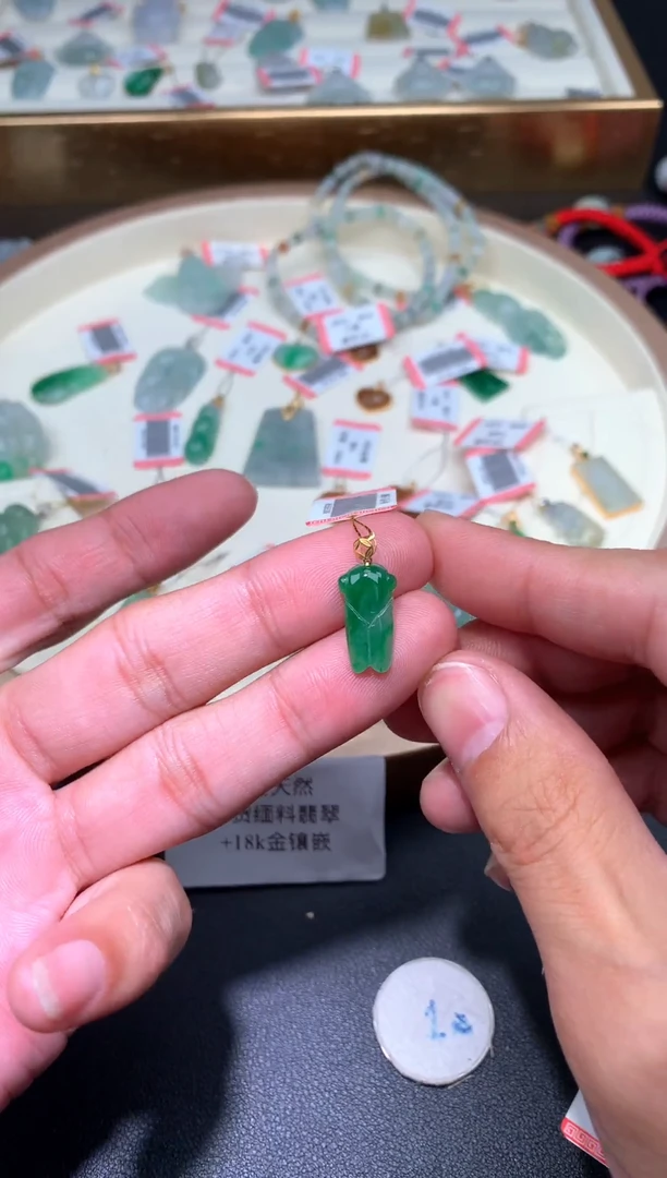 【闪购商品】翡翠颈饰18K金镶嵌蝉
