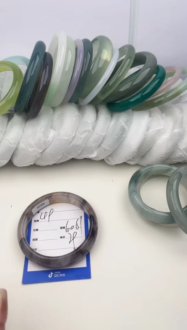 【闪购商品】石英质玉手镯未镶嵌49