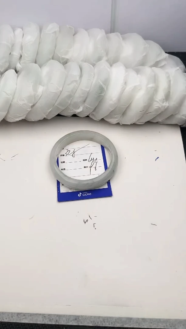 【闪购商品】石英质玉手镯合金325