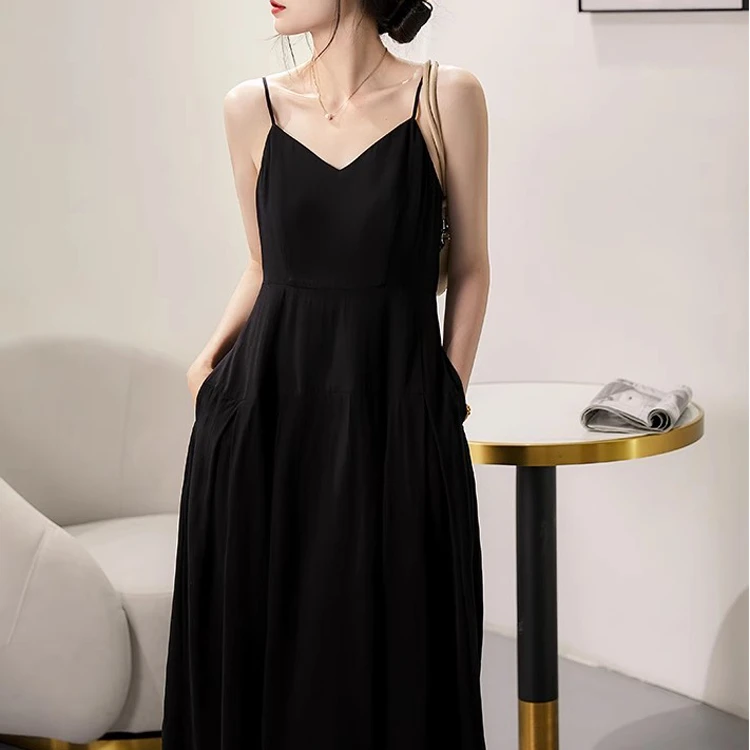 2024年盛夏CHIC 吊带连衣裙小黑裙背心连衣裙子女吊带小黑裙显瘦