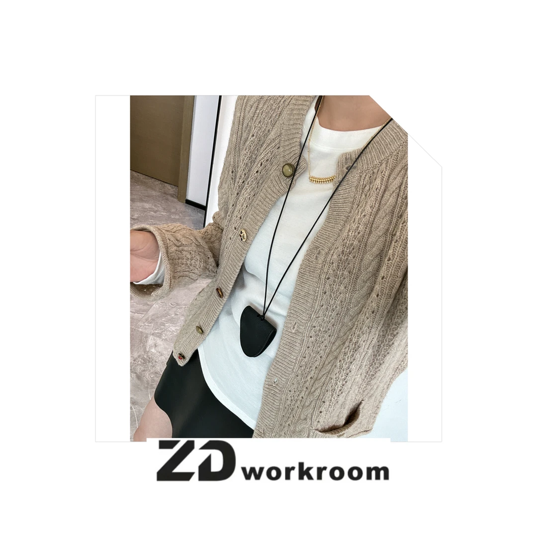 【Z.D/WORKROOM】 织物之美麻花纹理撞色订制扣子花瓣袖开衫毛衣