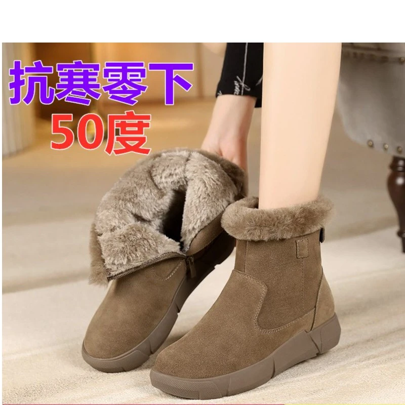 加厚绒毛雪地靴女冬季真皮防滑大码短靴女平底防滑东北大棉鞋百搭